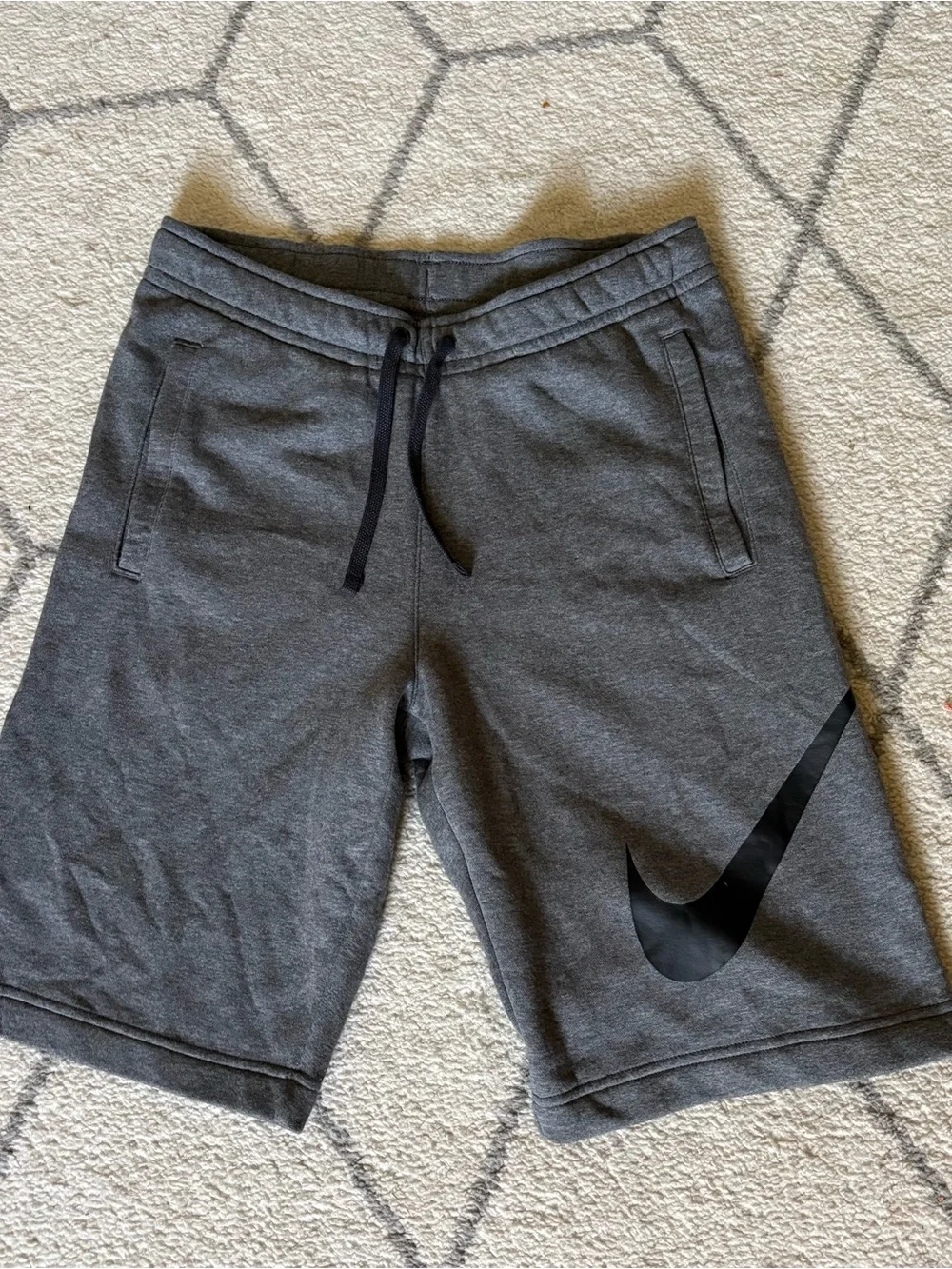 NIKE YOUTH ATHLETIC SWEAT SHORTS — SIZE SMALL — GRAY